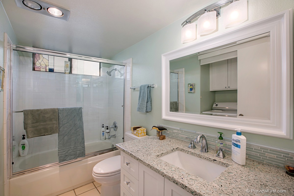 1815 Wilton Road Encinitas, CA 92024 - Photo 13 of 25 Main Bath