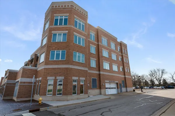 $349,900 | 1 South Lincoln Avenue, Unit 311, Lombard, IL 60148