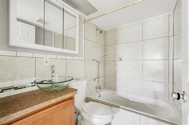 $2,100 | 9931 Woodstock Lane, Port Richey, FL 34668