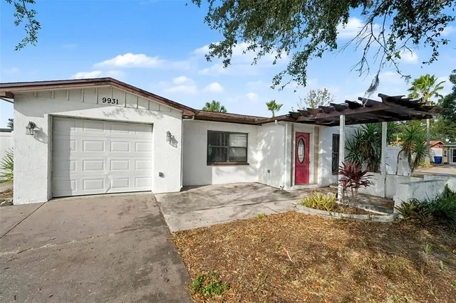 $2,100 | 9931 Woodstock Lane, Port Richey, FL 34668