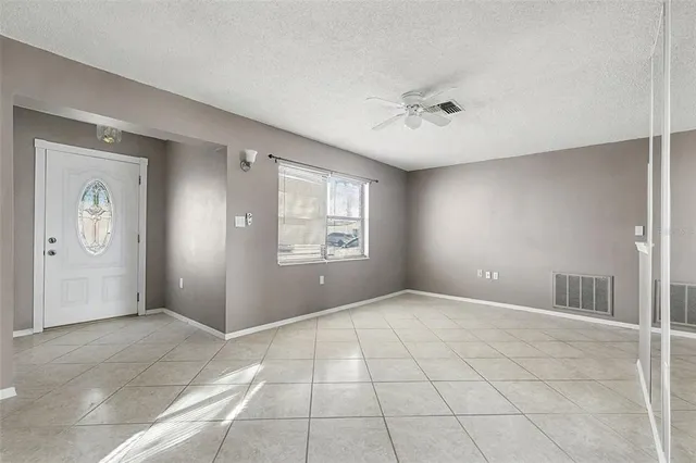 $2,100 | 9931 Woodstock Lane, Port Richey, FL 34668