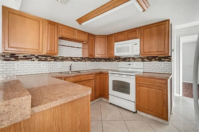 $2,100 | 9931 Woodstock Lane, Port Richey, FL 34668