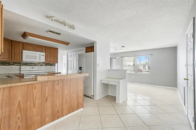 $2,100 | 9931 Woodstock Lane, Port Richey, FL 34668