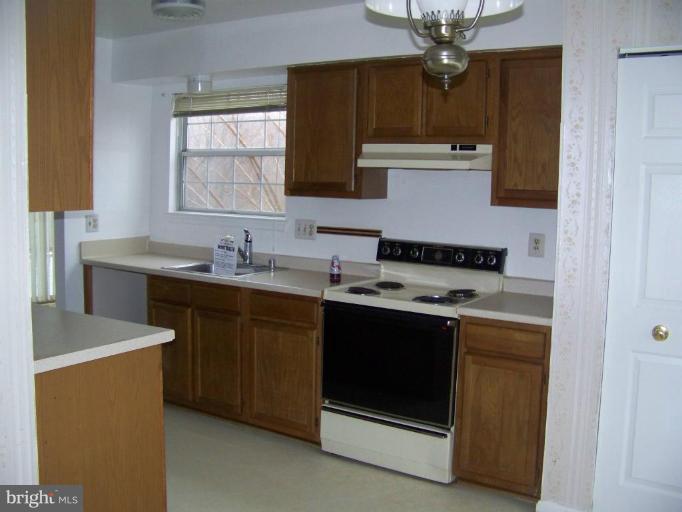 14216 Twig Road Silver Spring, MD 20905 - Photo 4 of 13 Kitchen