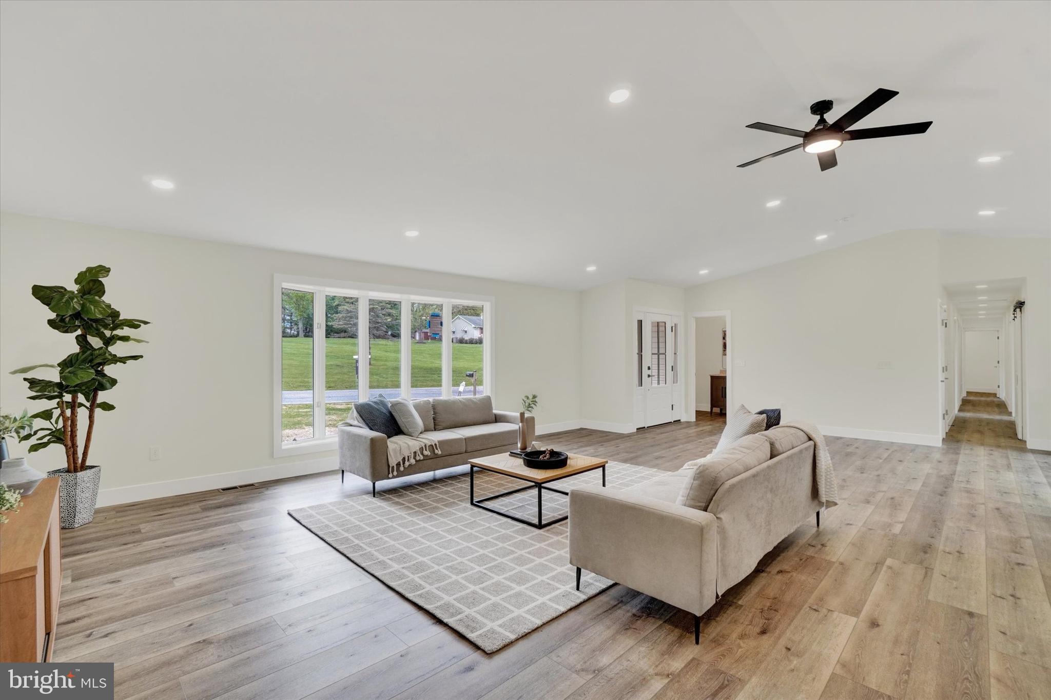 879 Graffius Road York, PA 17404 - Photo 4 of 46