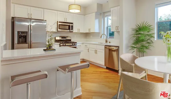 $4,267 | 348 Hauser Boulevard, Unit 1123, Los Angeles, CA 90036