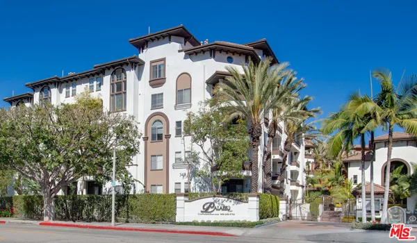 $4,267 | 348 Hauser Boulevard, Unit 1123, Los Angeles, CA 90036