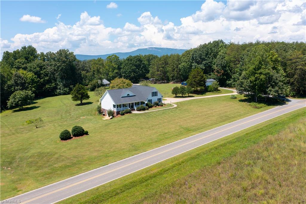 2595 Mountain View Church Road King, NC 27021 - Photo 3 of 40