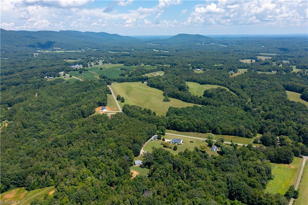 2595 Mountain View Church Road King, NC 27021 - Photo 8 of 40