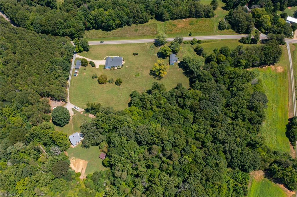 2595 Mountain View Church Road King, NC 27021 - Photo 9 of 40