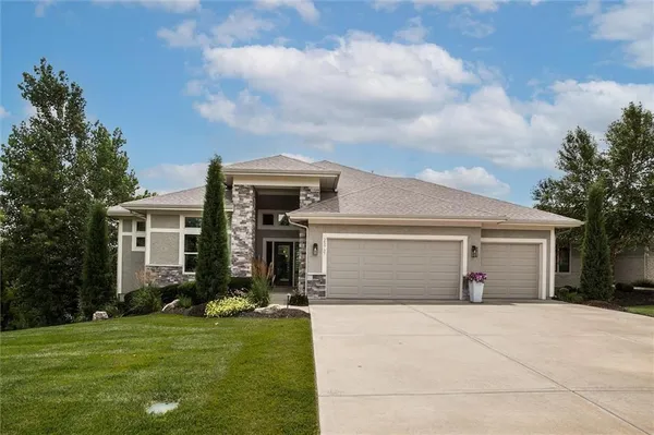 $840,000 | 25737 West 96th Street, Lenexa, KS 66227