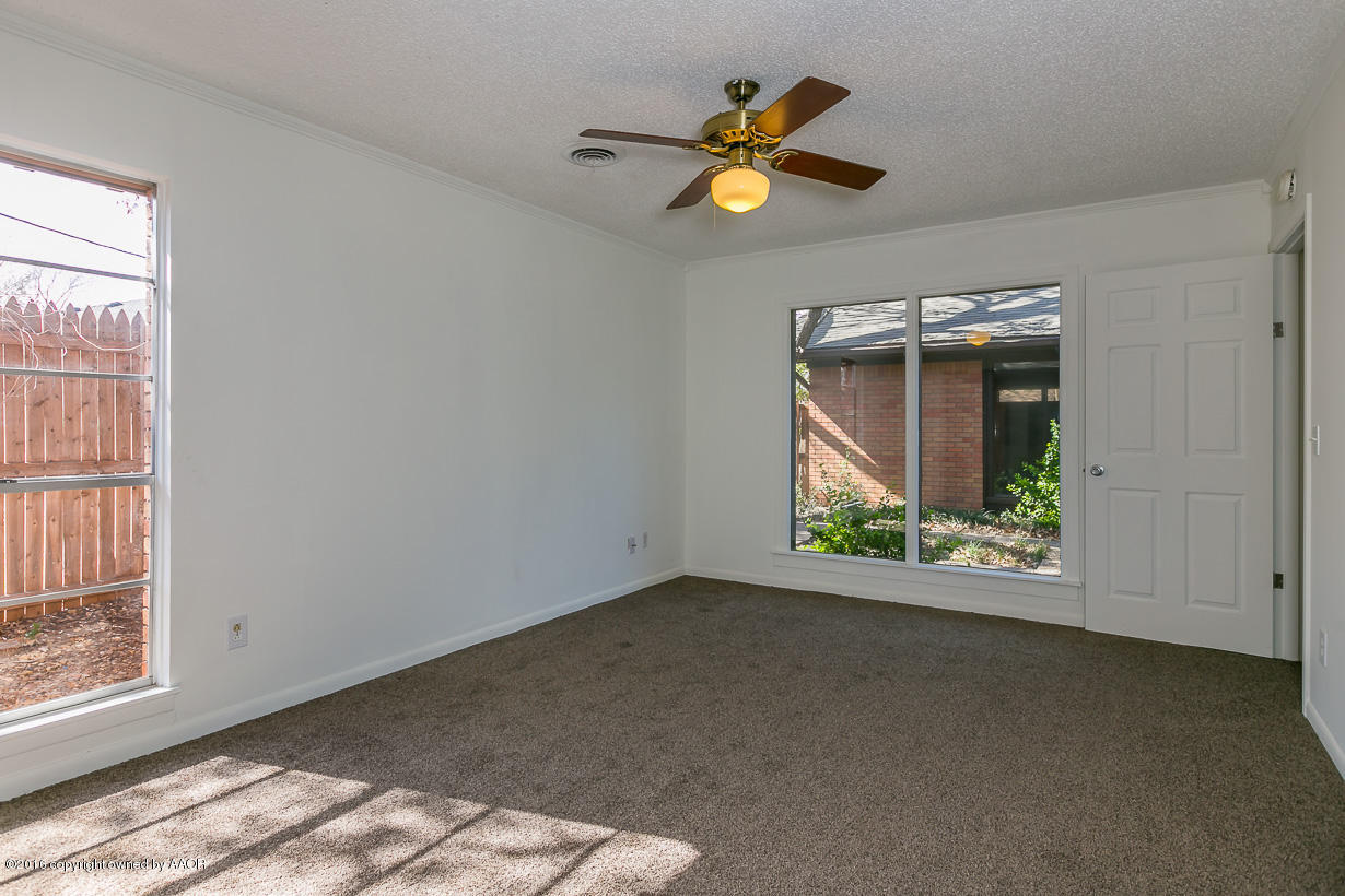 6107 Elmhurst Road Amarillo, TX 79106 - Photo 18 of 32 an empty room with windows and fan