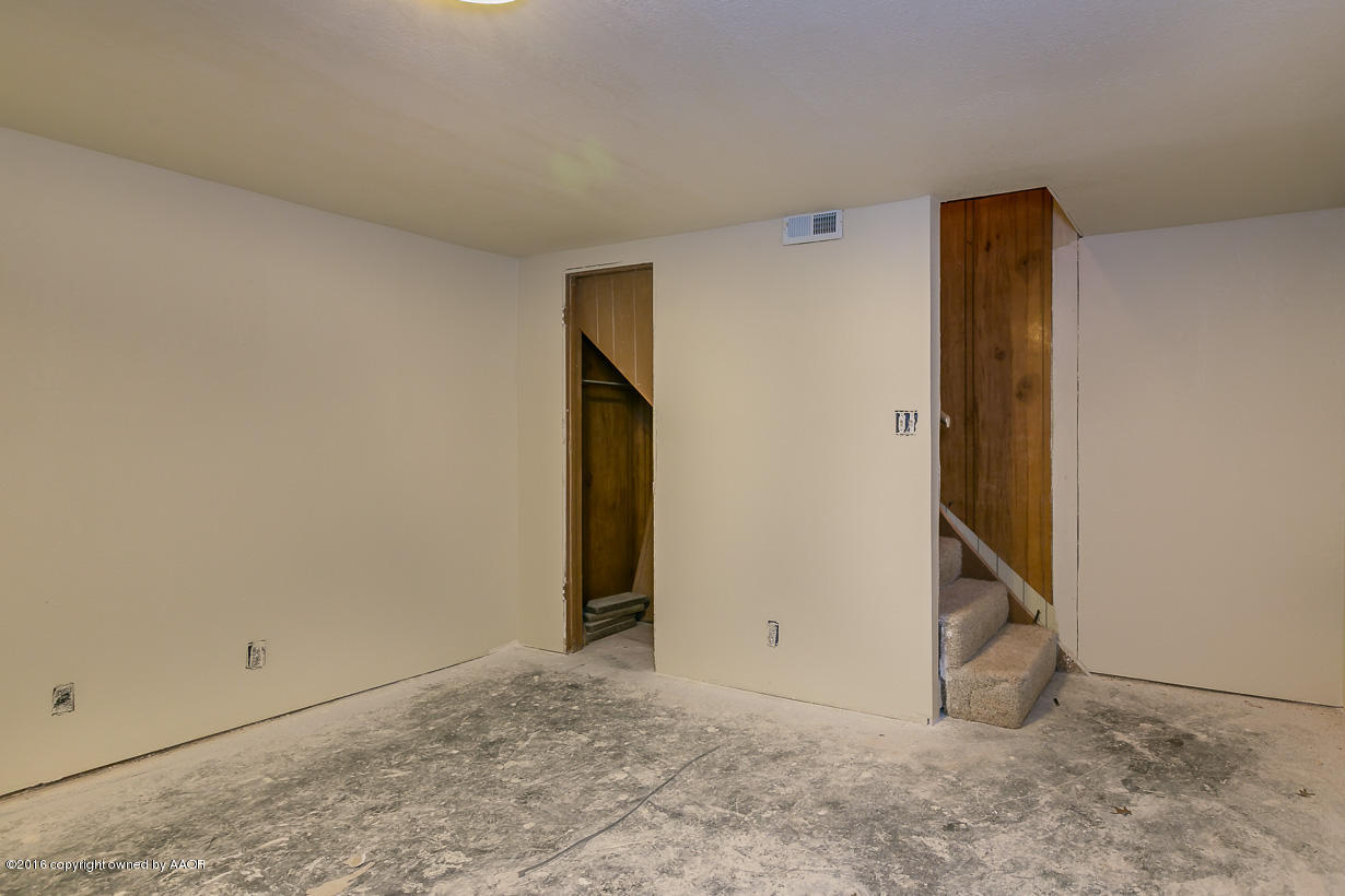 6107 Elmhurst Road Amarillo, TX 79106 - Photo 23 of 32 a view of an empty room