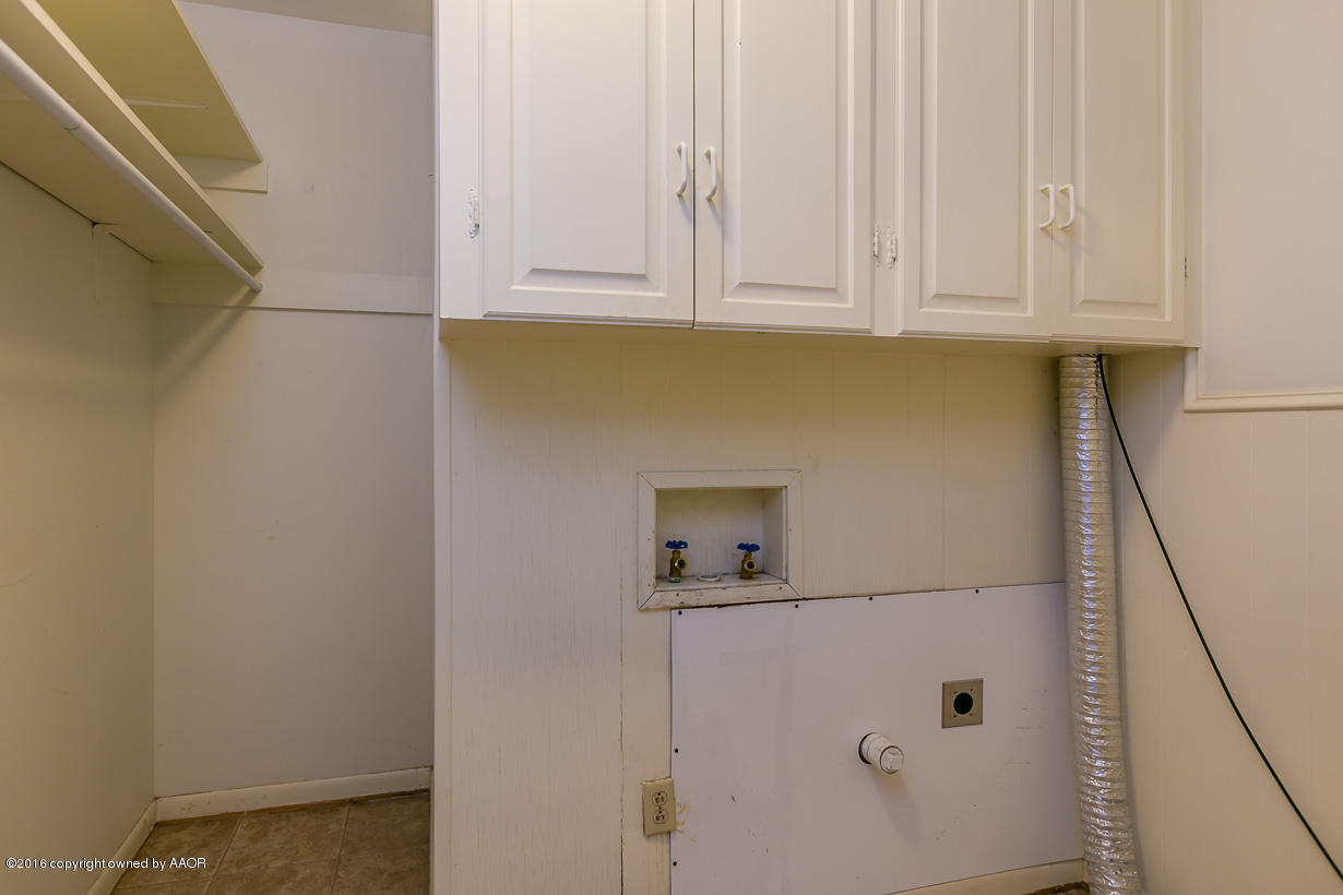 6107 Elmhurst Road Amarillo, TX 79106 - Photo 25 of 32 a view of cabinets