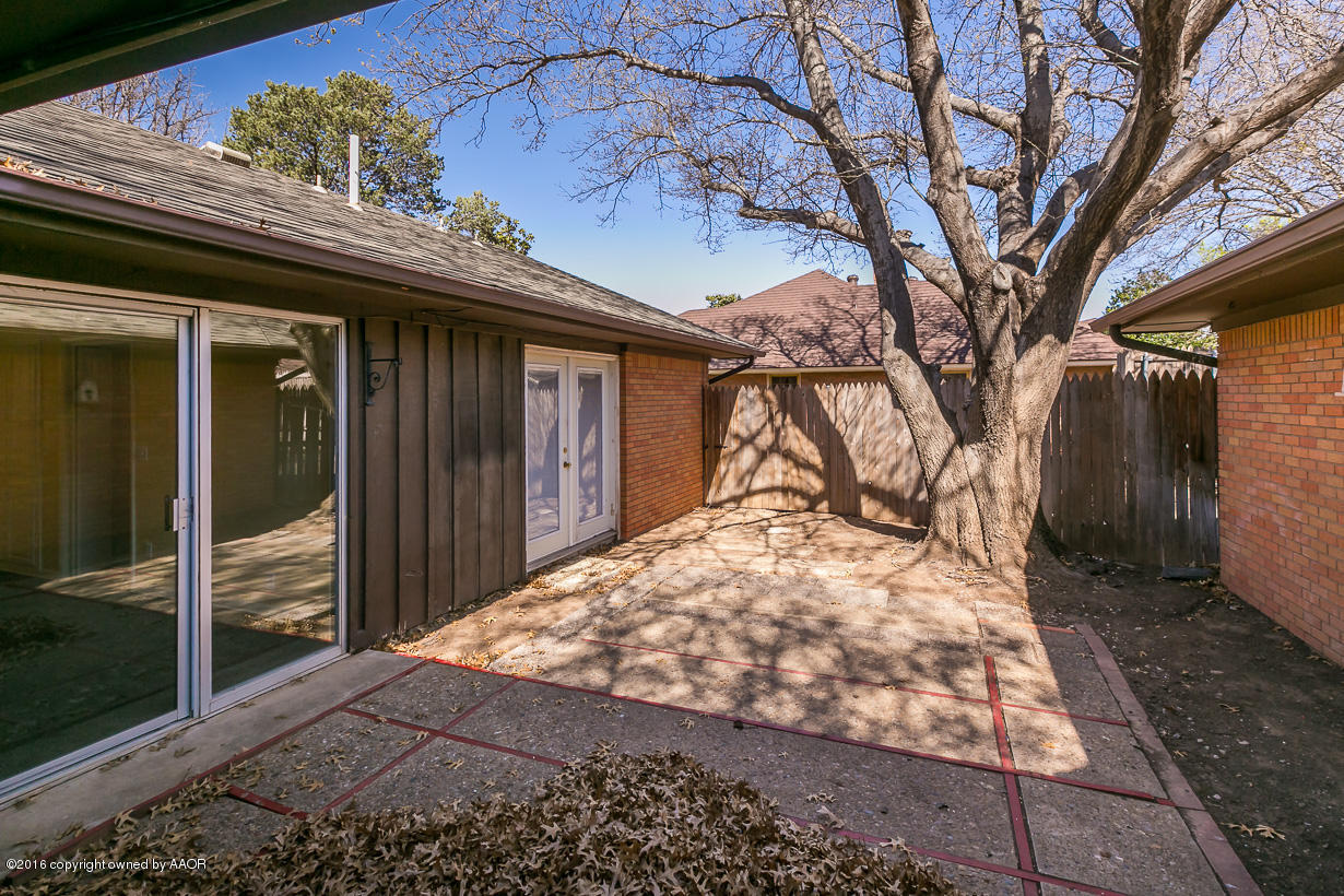 6107 Elmhurst Road Amarillo, TX 79106 - Photo 30 of 32 a pathway of a house