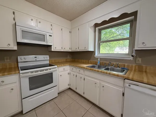 $1,475 | 4204 West Avenida De Golf, Pace, FL 32571