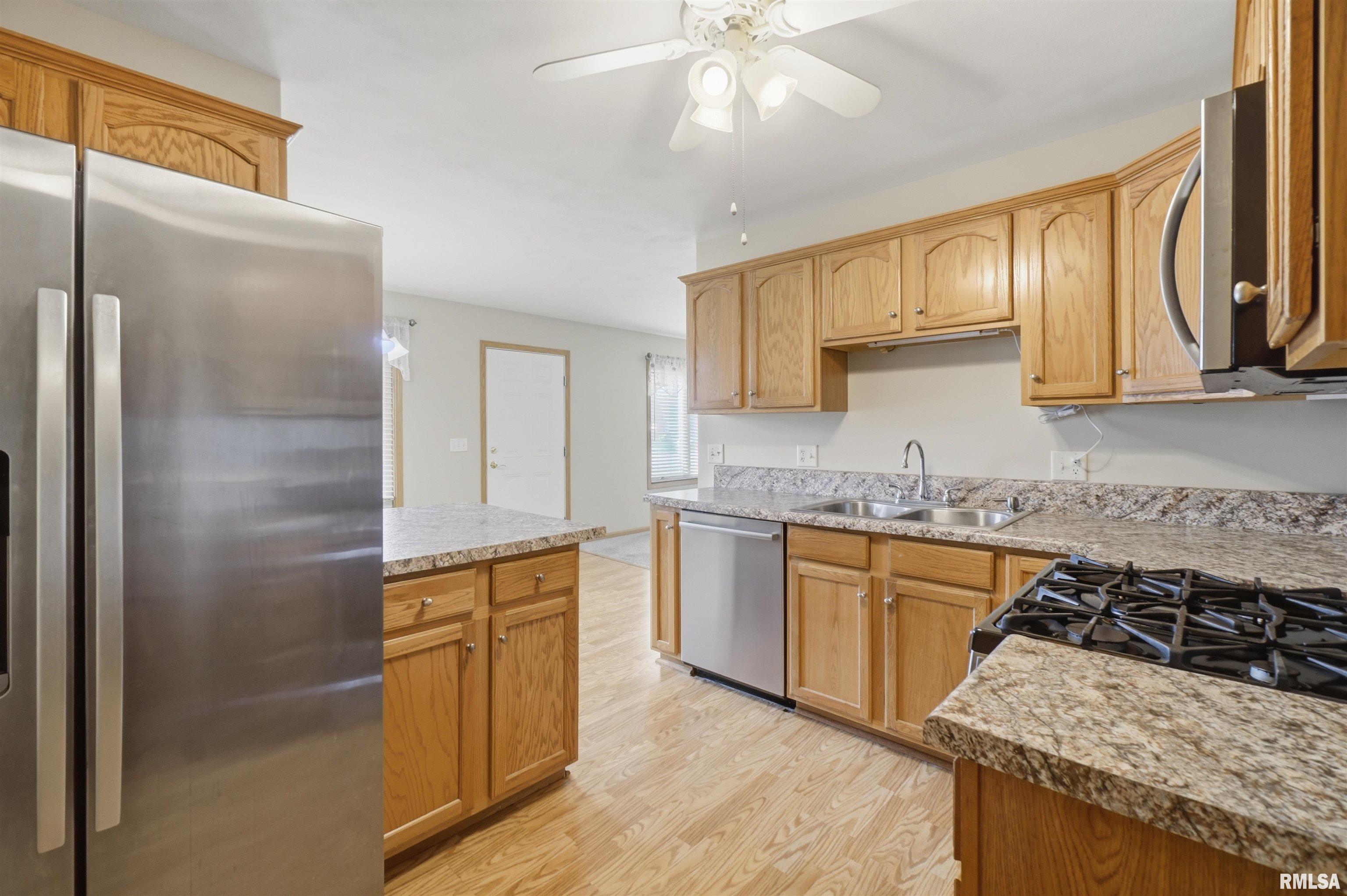 203 Easy Street Washington, IL 61571 - Photo 17 of 46 Gallery Image 17