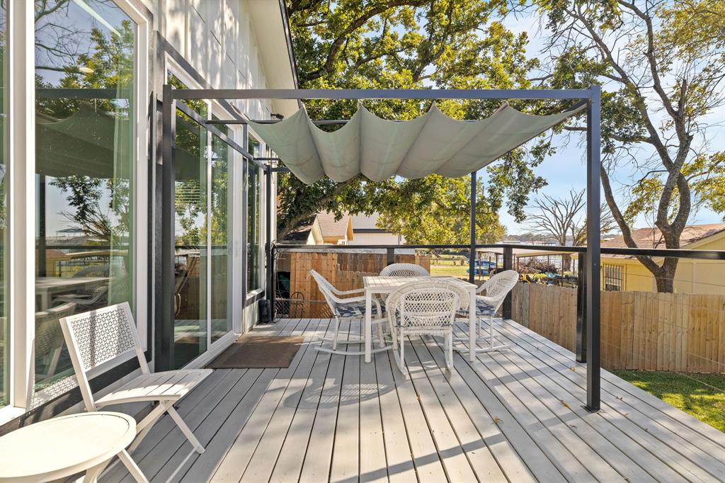 6811 Briar Road Azle, TX 76020 - Photo 25 of 34 a view of a balcony with table and chairs