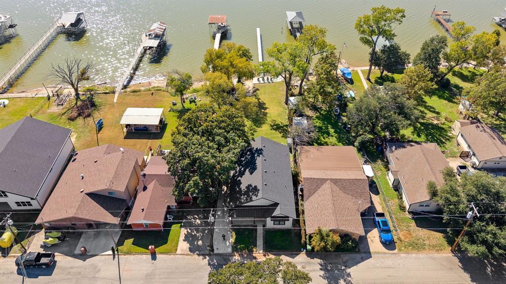 6811 Briar Road Azle, TX 76020 - Photo 33 of 34 an aerial view of a houses with yard