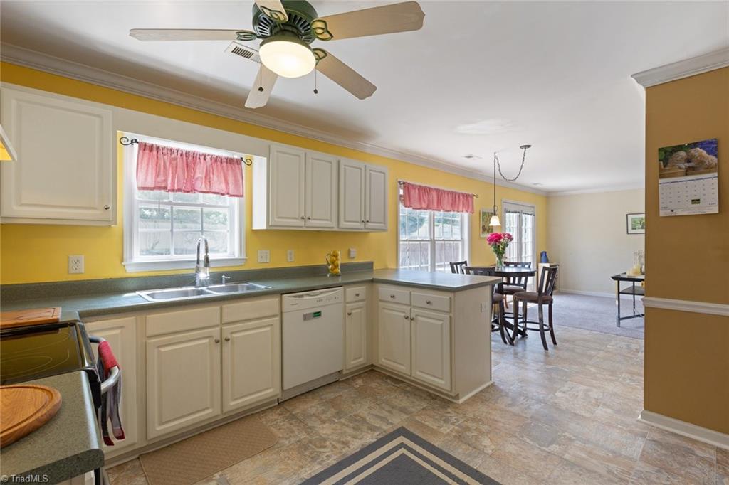 6240 Spurgeon Way High Point, NC 27265 - Photo 11 of 30