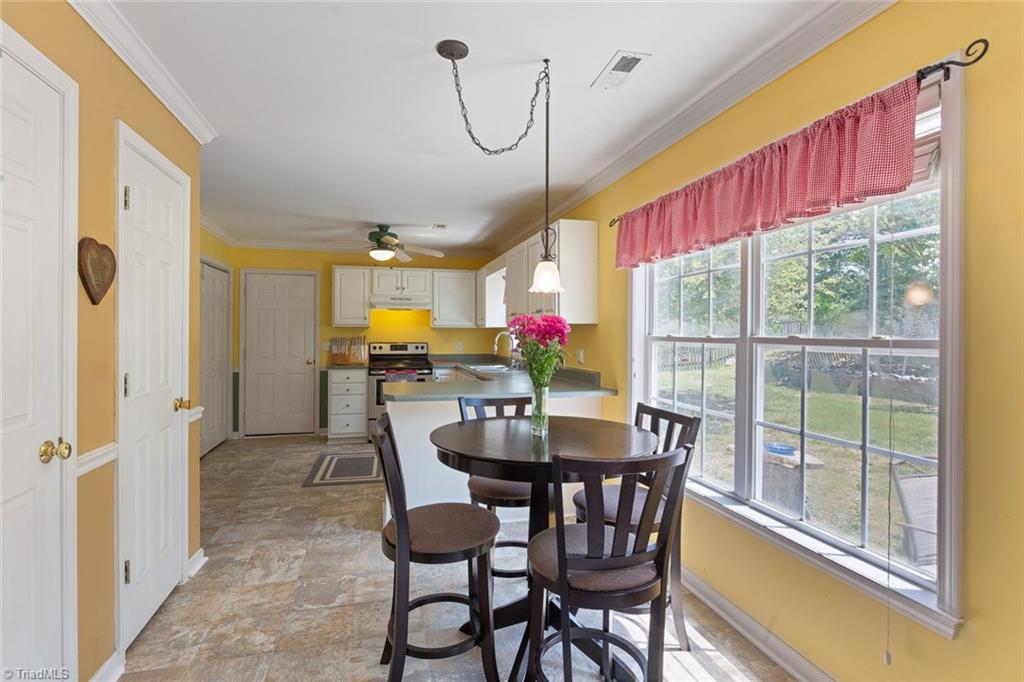 6240 Spurgeon Way High Point, NC 27265 - Photo 8 of 30