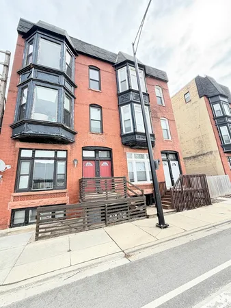 $2,295 | 113 South Paulina Street, Unit 3, Chicago, IL 60612