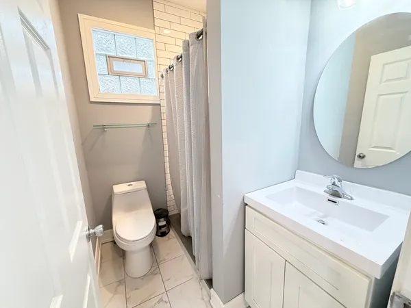 $2,295 | 113 South Paulina Street, Unit 3, Chicago, IL 60612