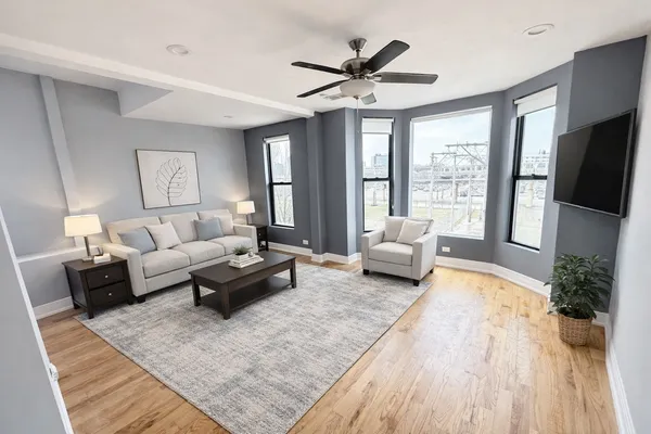 $2,295 | 113 South Paulina Street, Unit 3, Chicago, IL 60612