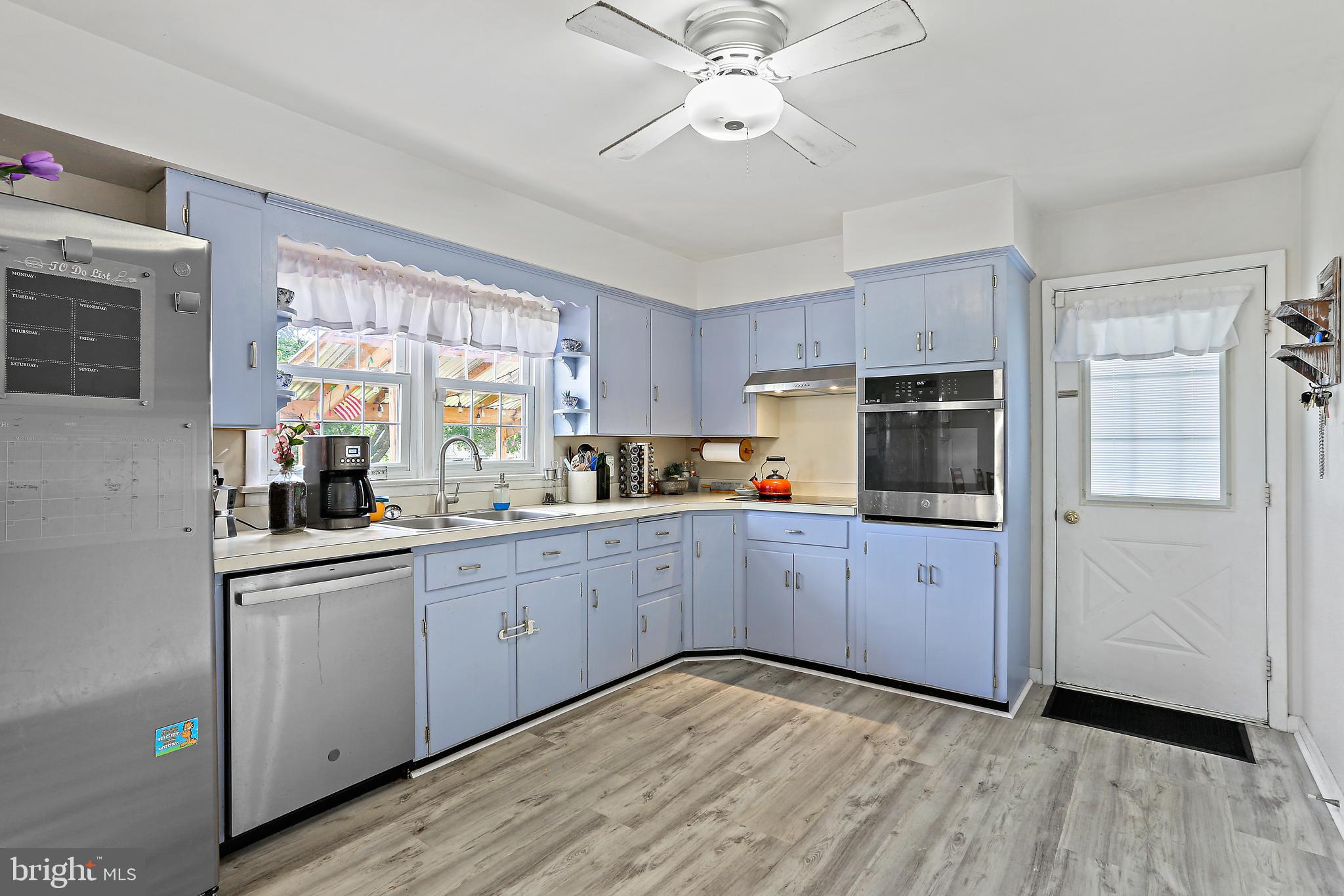 2506 Quebec School Road Middletown, MD 21769 - Photo 12 of 39 Kitchen with Stainless Steel appliances