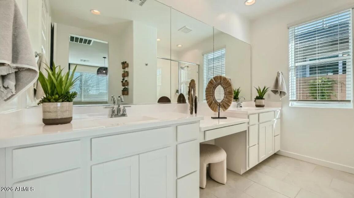 2126 Rutledge Avenue Apache Junction, AZ 85120 - Photo 9 of 15 Owners Bath