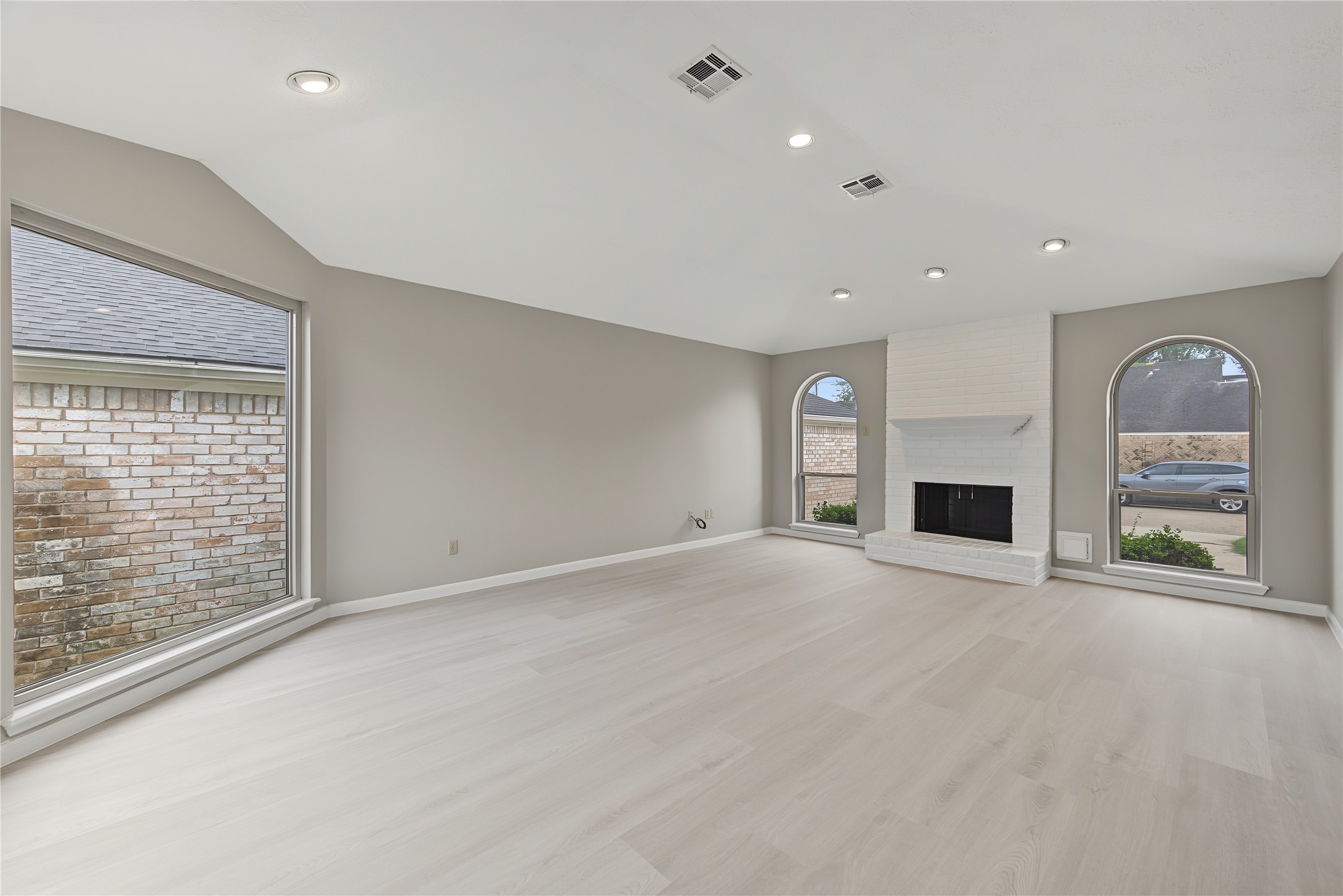 9606 Sandstone Road Houston, TX 77036 - Photo 8 of 43 Gallery Image 8