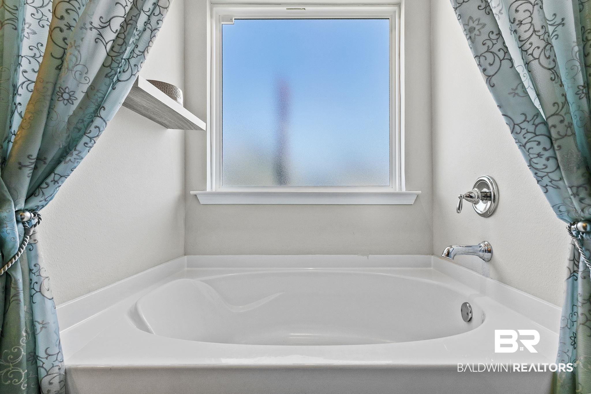 31610 Memphis Loop Daphne, AL 36527 - Photo 24 of 67 Bathroom featuring a bath
