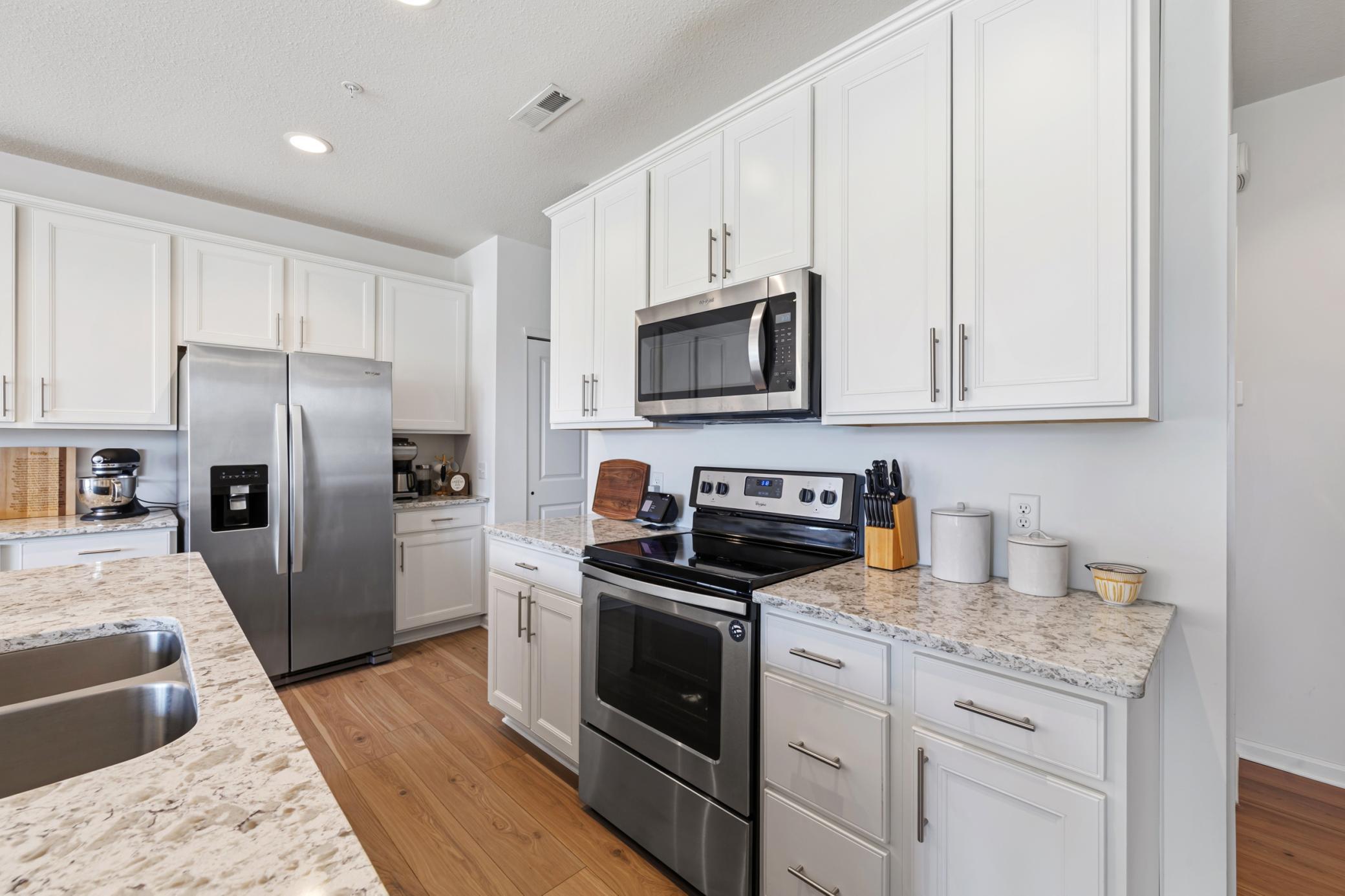 762 Stonegate Road Chanhassen, MN 55317 - Photo 6 of 43 Gallery Image 6