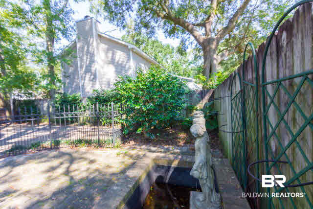 809 Henckley Avenue Mobile, AL 36609 - Photo 37 of 39 View of Neighboring Property