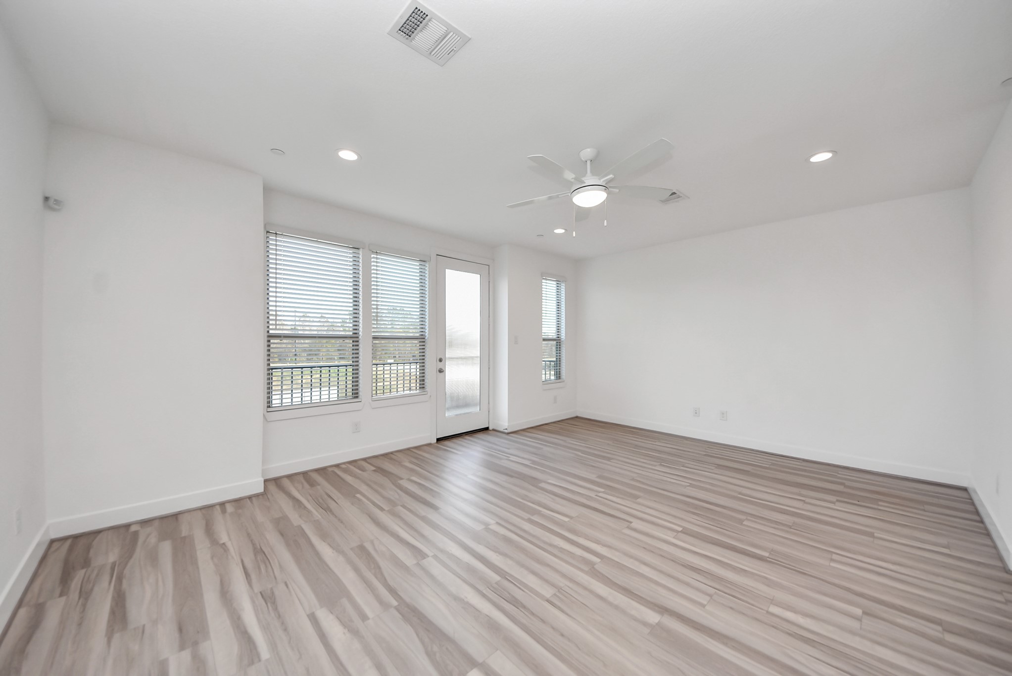 18716 Centro Main Street, Unit B Conroe, TX 77385 - Photo 17 of 42