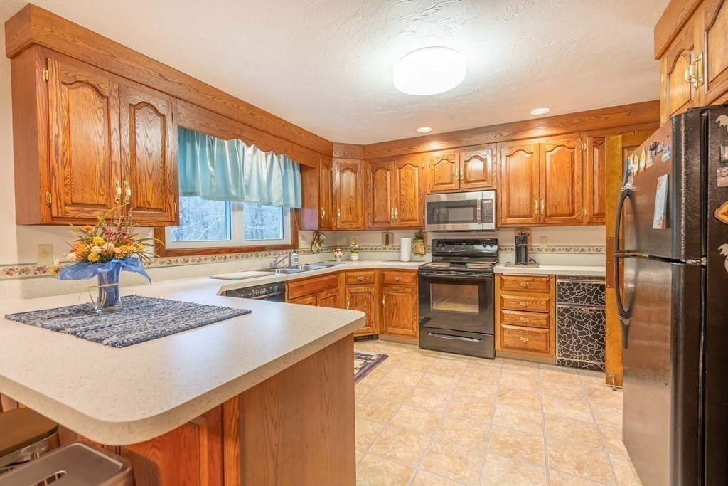18 Casey Road Spencer, MA 01562 - Photo 5 of 41