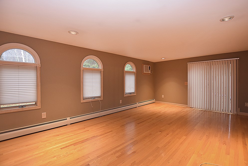 22 Williams Road Smithfield, RI 02917 - Photo 3 of 16