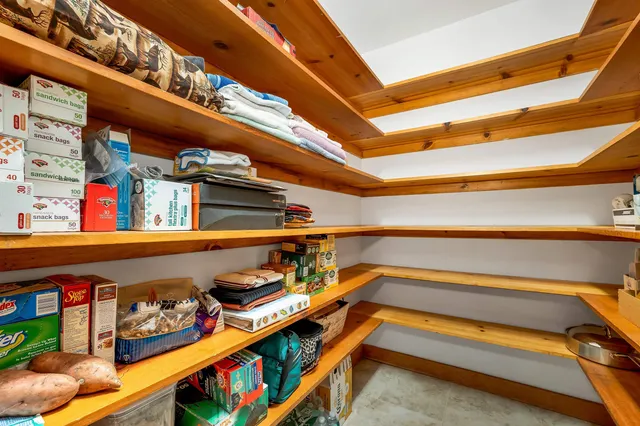 $849,900 | 6 Weston Street, Derry, NH 03038