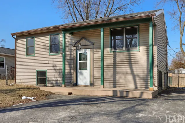 $299,900 | 808 Central Park Drive, Round Lake Beach, IL 60073