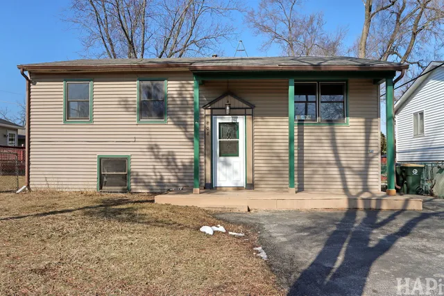 $299,900 | 808 Central Park Drive, Round Lake Beach, IL 60073