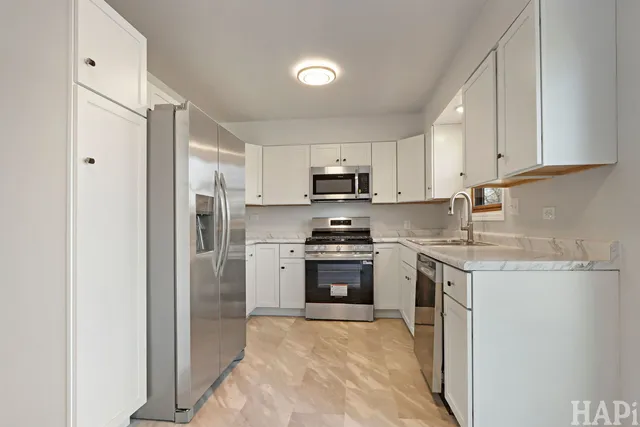 $299,900 | 808 Central Park Drive, Round Lake Beach, IL 60073