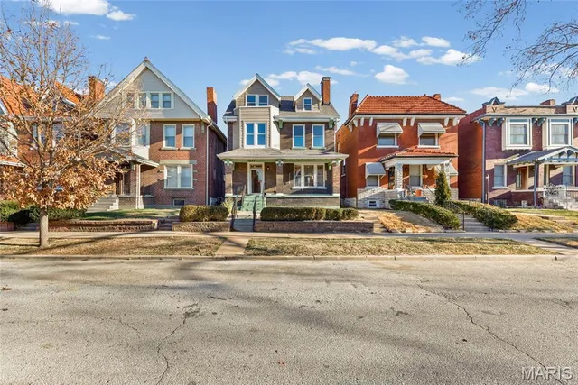 $949,999 | 5849 De Giverville Avenue, St. Louis, MO 63112