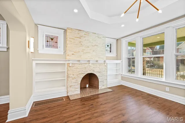 $949,999 | 5849 De Giverville Avenue, St. Louis, MO 63112