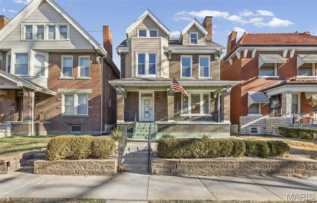 $949,999 | 5849 De Giverville Avenue, St. Louis, MO 63112