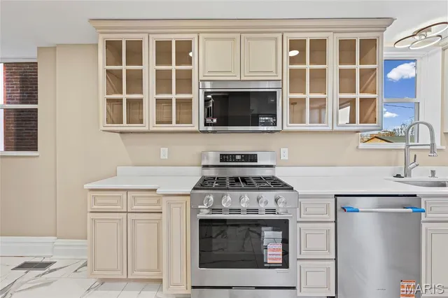 $949,999 | 5849 De Giverville Avenue, St. Louis, MO 63112