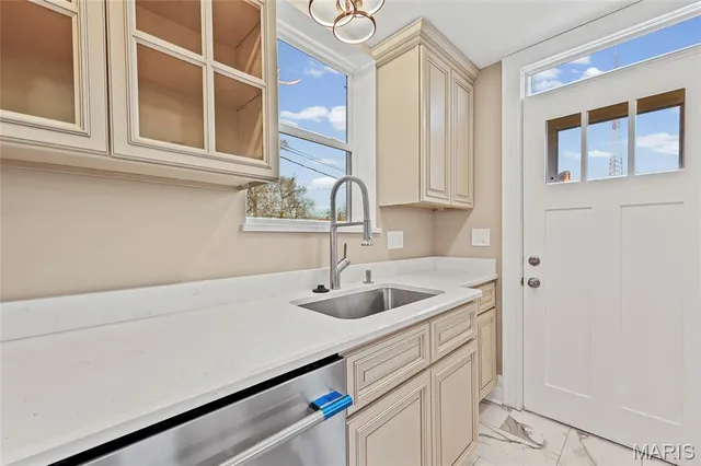 $949,999 | 5849 De Giverville Avenue, St. Louis, MO 63112