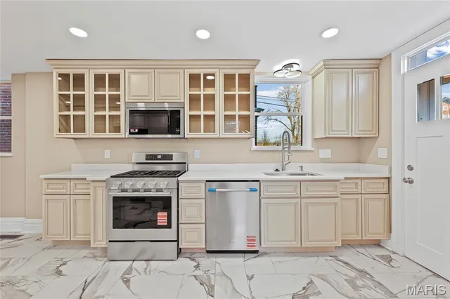 $949,999 | 5849 De Giverville Avenue, St. Louis, MO 63112