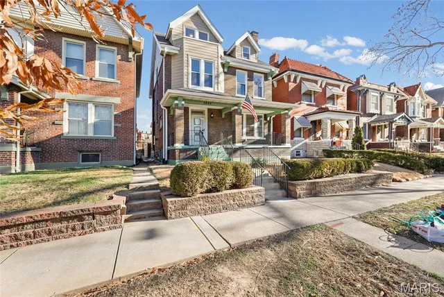 $949,999 | 5849 De Giverville Avenue, St. Louis, MO 63112