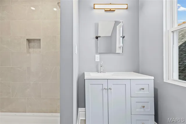 $949,999 | 5849 De Giverville Avenue, St. Louis, MO 63112