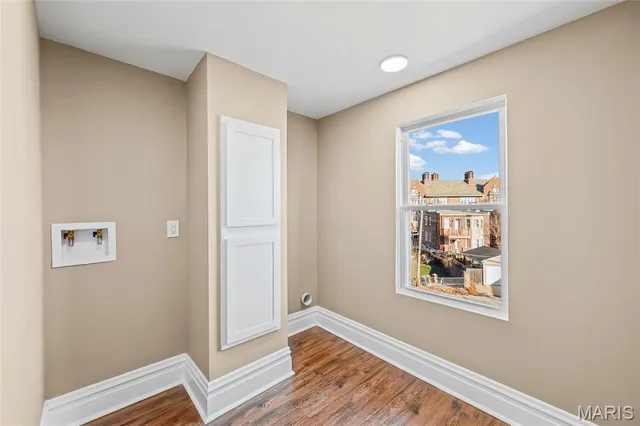 $949,999 | 5849 De Giverville Avenue, St. Louis, MO 63112